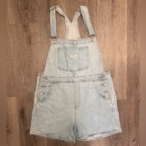 vintage women's levi's shortalls